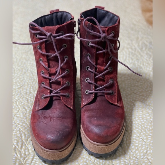 EUC Taos- Main Street Boot-Garnet size 7 - 7 1/2 - Picture 1 of 16
